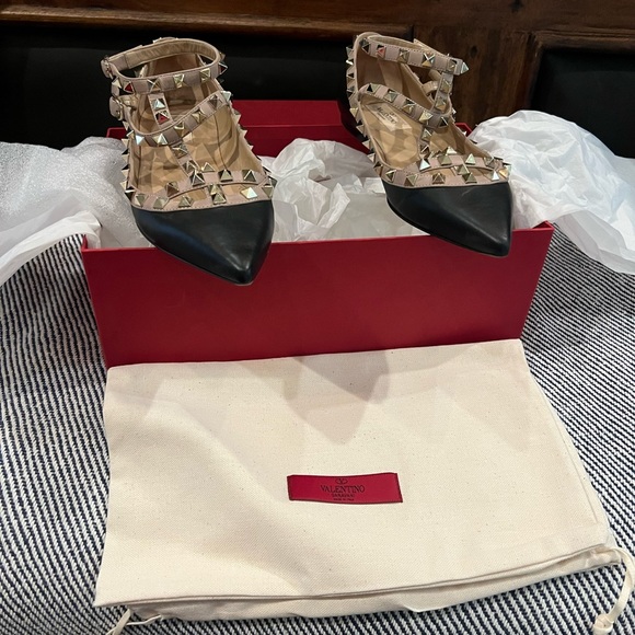 Valentino Shoes - Valentino ballerina flats black w/ tan LIKE NEW